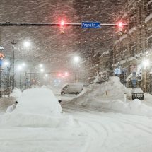 Tormenta invernal en EE.UU.: víctimas, cancelaciones de vuelos, nieve y últimas noticias en vivo