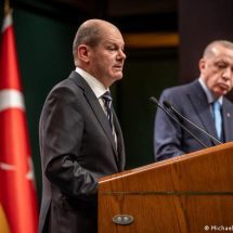 Canciller de Alemania invita a Erdogan a visitar Berlín