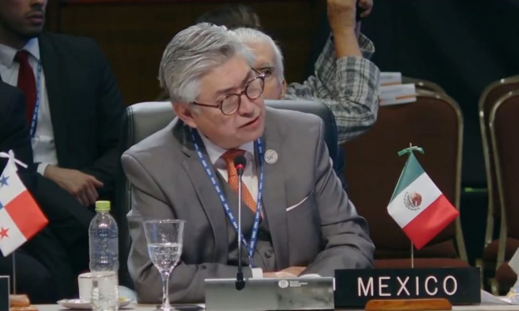 Nunca más el asalto ilegal a una embajada, reclama México en la OEA