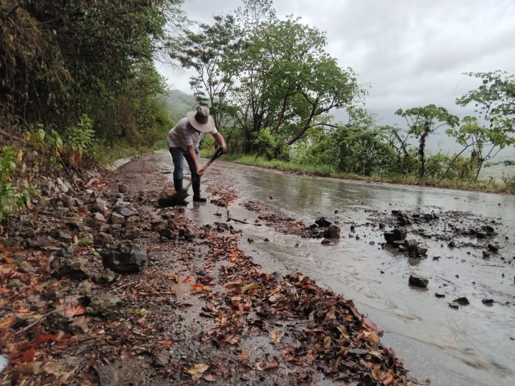 GOBIERNO ESTATAL INTENSIFICA ATENCIÓN A CARRETERAS POR LLUVIAS