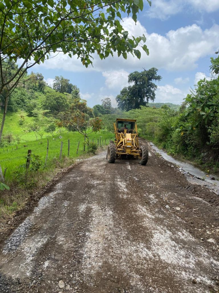 AVANZA REHABILITACIÓN DEL CAMINO TAMÁN-SAN FRANCISCO, EN TAMAZUNCHALE