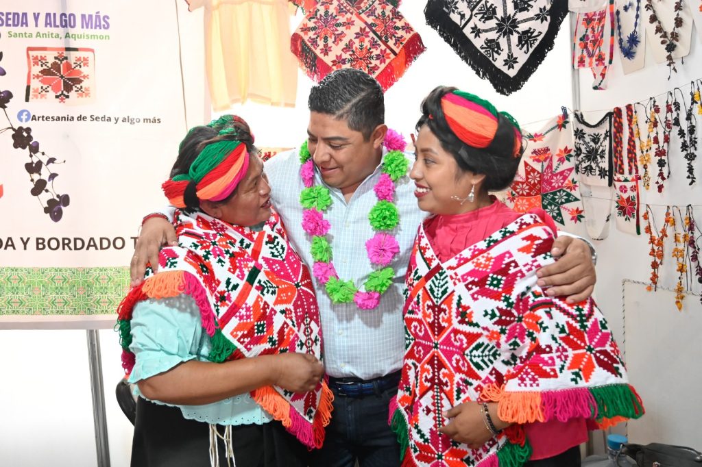 RICARDO GALLARDO INAUGURA PABELLÓN ARTESANAL EN LA FENAPO 2024