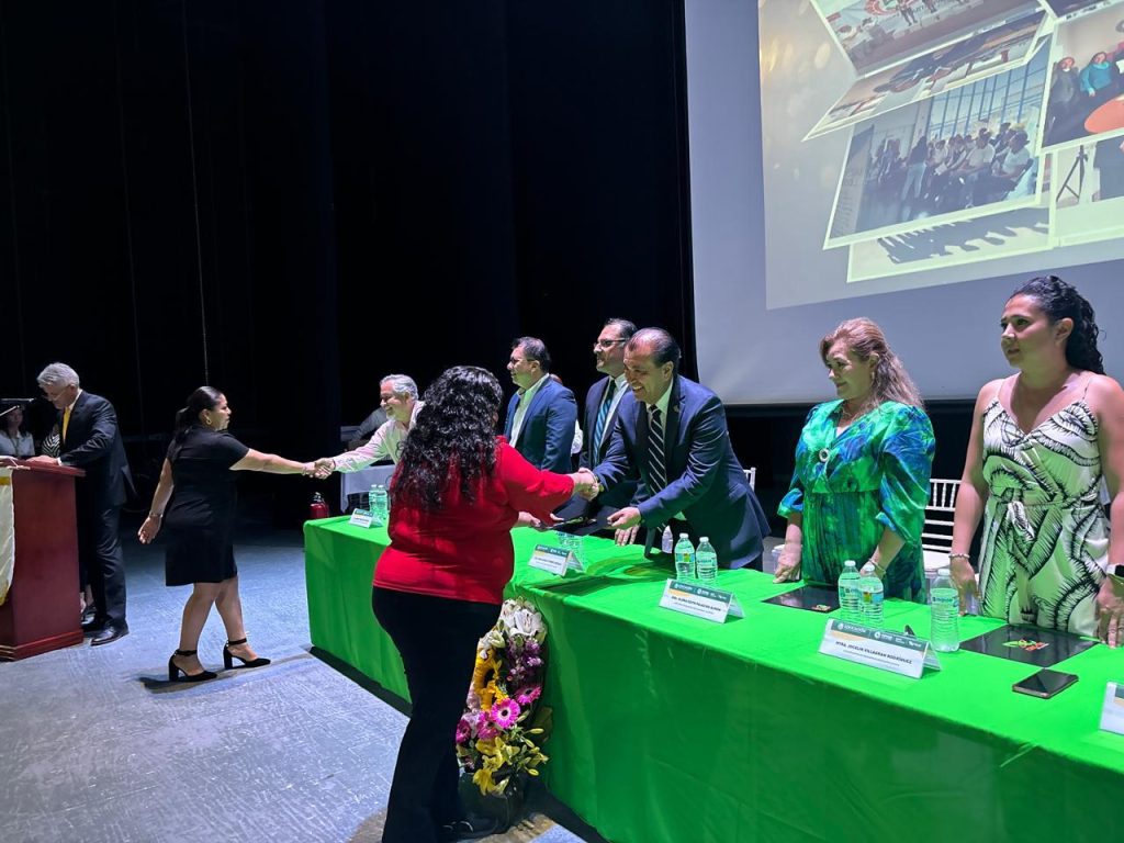 ENTREGA GOBIERNO ESTATAL NOMBRAMIENTOS A TRABAJADORES DE CECYTE