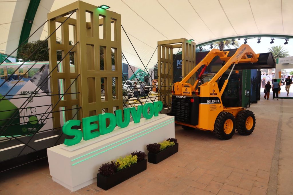 SEDUVOP RECIBE SOLICITUDES DE ATENCIÓN EN MÓDULO DE LA FENAPO