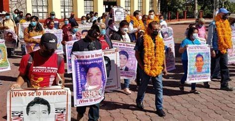 Padres de Ayotzinapa depositan esperanzas en Claudia Sheinbaum para encontrar a sus hijos