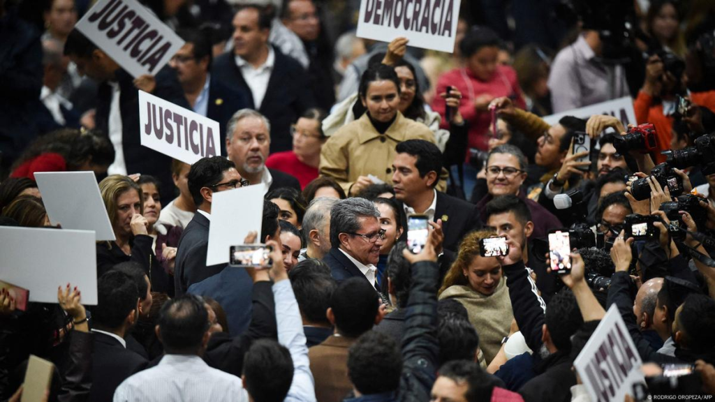 México adopta elección popular de jueces tras largo debate