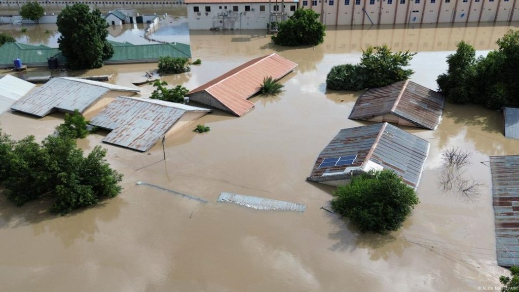 Graves inundaciones en Nigeria tras colapsar una presa