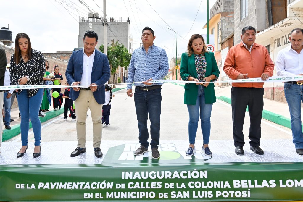 HABITANTES DE BELLAS LOMAS AGRADECEN APOYO DE RICARDO GALLARDO AL PAVIMENTAR SUS CALLES