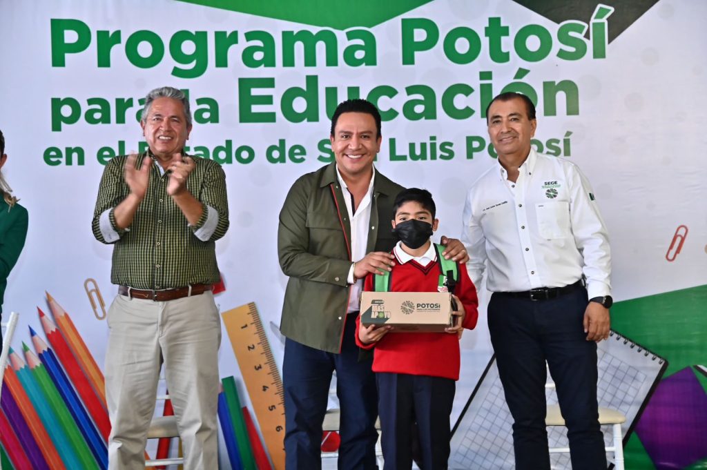 FAMILIAS DE SALINAS RECIBEN MÁS APOYO CON PROGRAMA POTOSÍ PARA LA EDUCACIÓN 