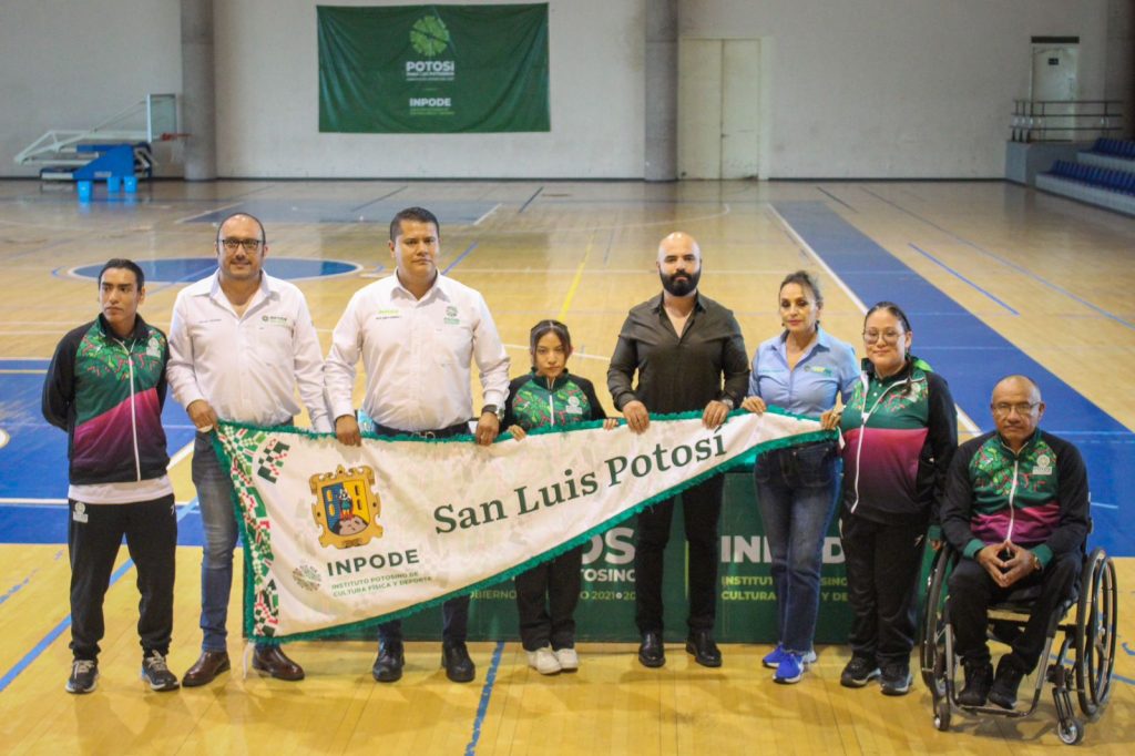 ABANDERA ESTADO A REPRESENTANTES DE SLP EN PARANACIONALES 2024