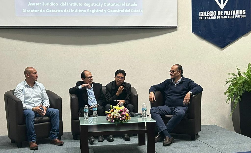 EL ESTADO Y EL COLEGIO DE NOTARIOS CAPACITAN A PERSONAL DEL IRC