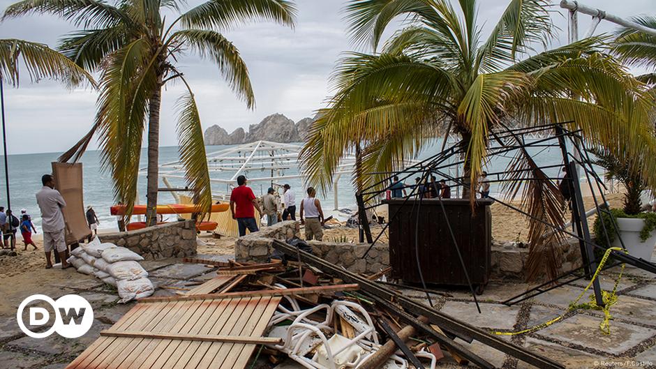 Dos muertos en México por paso de huracán John