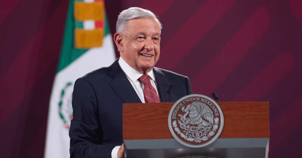 AMLO se despide de su Gabinete de Seguridad con mariachi y tamales