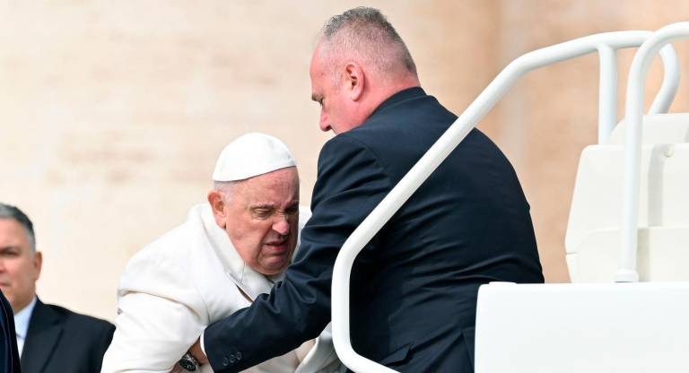 Papa Francisco tiene neumonía y presenta cuadro “complejo”