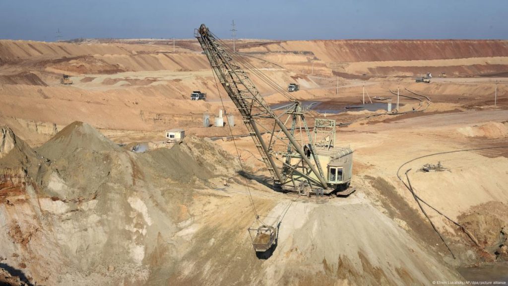 Ucrania acuerda con EE.UU. compartir recursos naturales