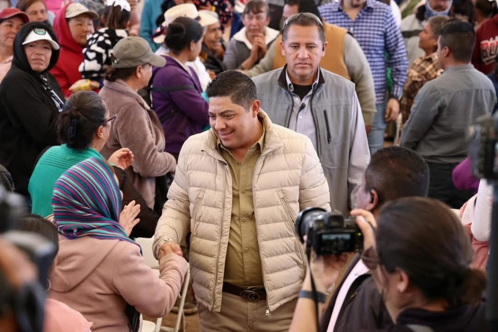 FAMILIAS RECONOCEN A RICARDO GALLARDO POR APOYOS ALIMENTARIOS Y OBRAS EN VILLA DE RAMOS