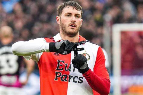 ¡Sigue ON FIRE! Santiago Gimenez se luce con GOL ante Feyenoord en Champions