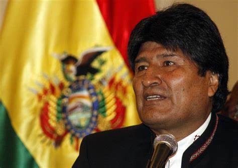 Evo Morales anuncia su candidatura presidencial