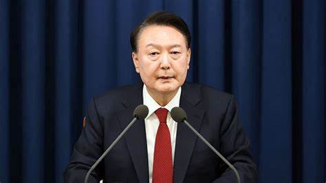 Presidente destituido de Corea del Sur defiende su decreto de ley marcial