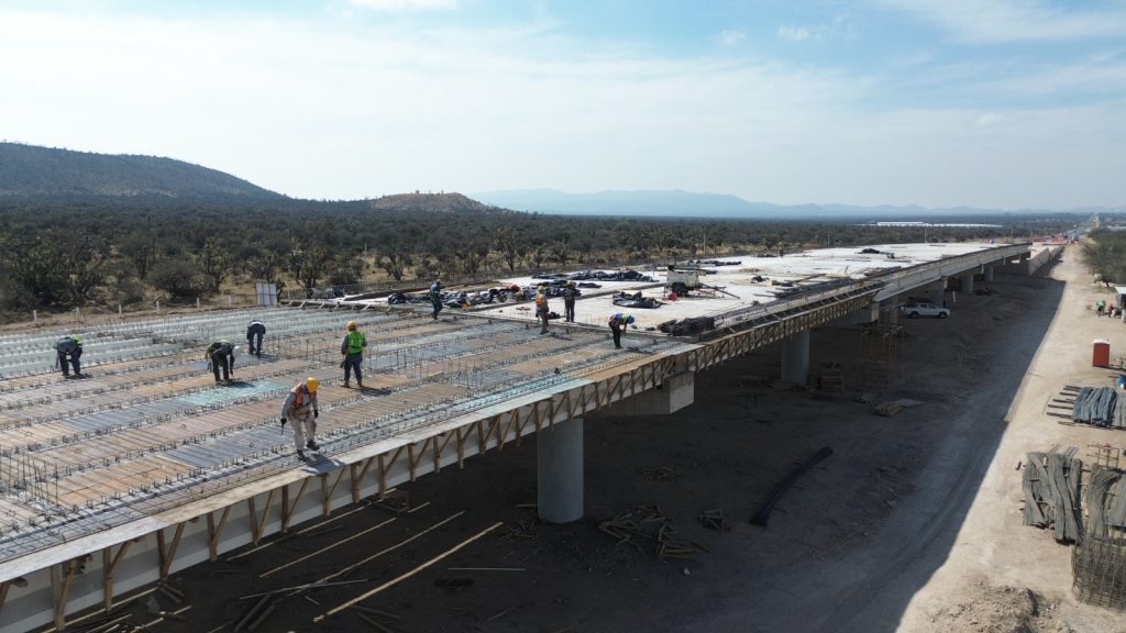 PUENTE VEHICULAR EN VILLA DE REYES REGISTRA AVANCE DEL 75 POR CIENTO