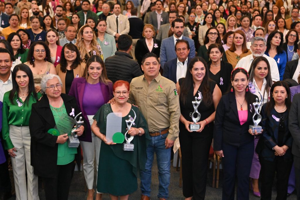 RICARDO GALLARDO REAFIRMA COMPROMISO DE APOYO A LAS MUJERES POTOSINAS