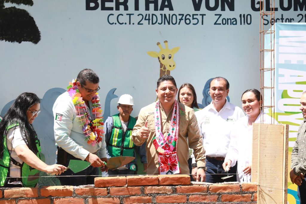 ARRANCA RICARDO GALLARDO MÚLTIPLES OBRAS EDUCATIVAS EN AQUISMÓN