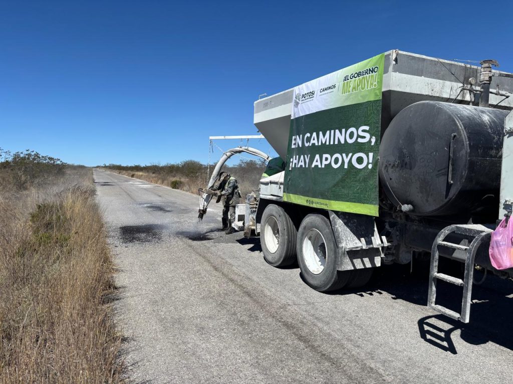 IMPLEMENTA EJECUTIVO ESTATAL PROGRAMA BACHEO VERDE EN CAMINOS DE SLP
