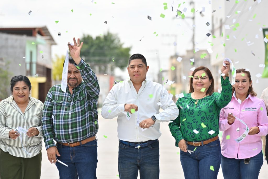RICARDO GALLARDO INAUGURA RENOVADA VIALIDAD EN CIUDAD FERNÁNDEZ