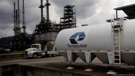 Ecuador: incendio consume parte de mayor refinería petrolera