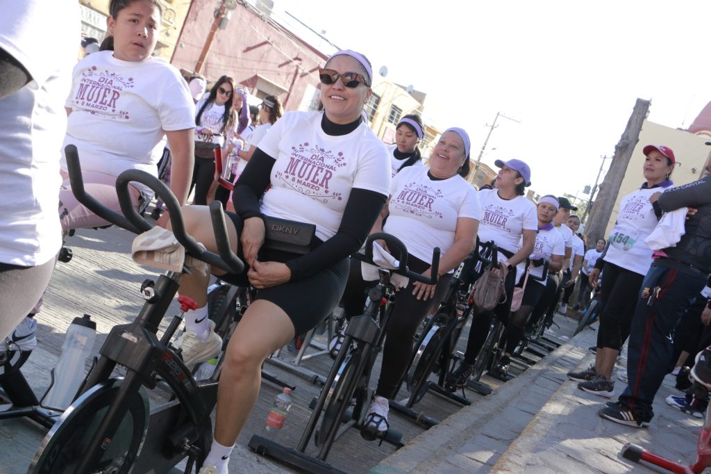 VILLA DE POZOS CELEBRA A LAS MAMÁS CON ENTRENAMIENTO FUNCIONAL