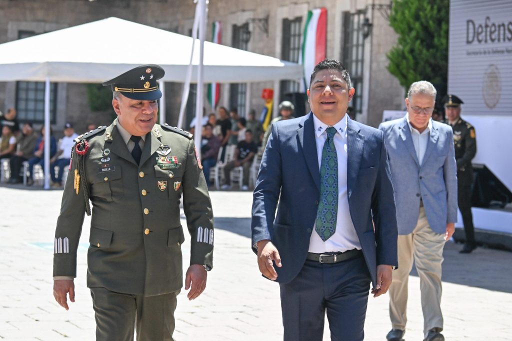 RICARDO GALLARDO ACUDE A EVENTO CONMEMORATIVO DE LA BATALLA DE PUEBLA