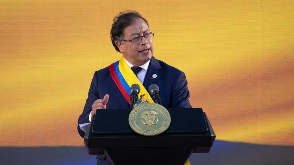 Petro convocará por decreto consulta sobre reforma laboral