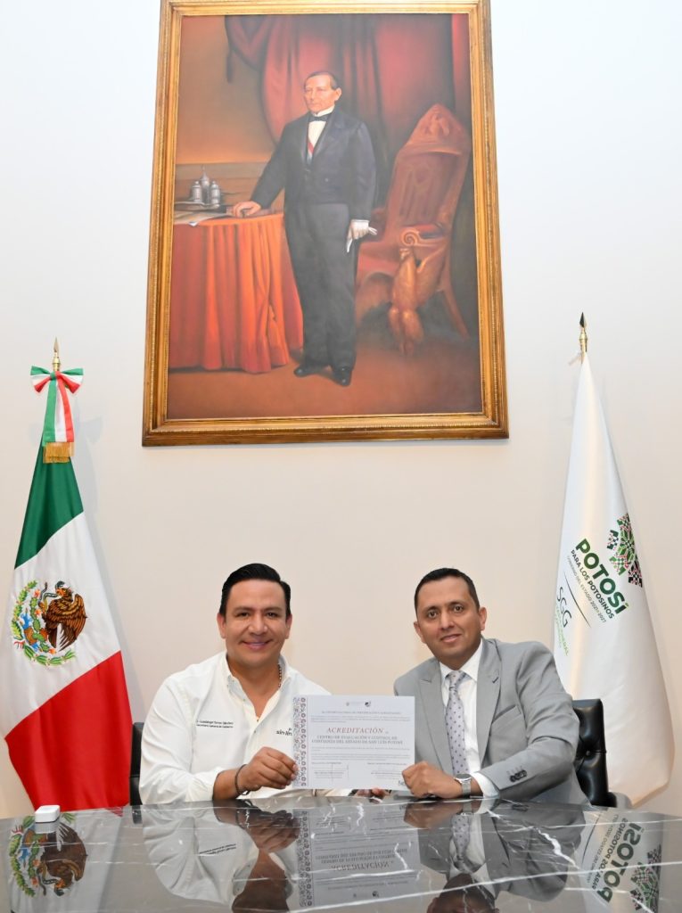 CENTRO DE EVALUACIÓN Y CONTROL DE CONFIANZA REFRENDA CERTIFICACIÓN A NIVEL NACIONAL