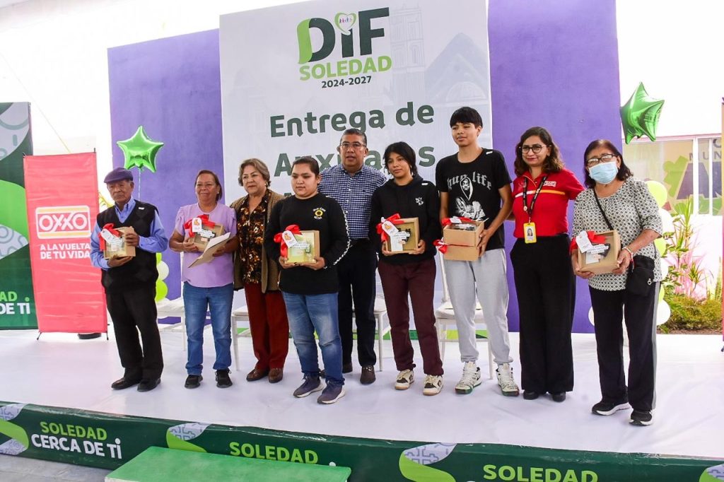 AYUNTAMIENTO DE SOLEDAD IMPULSA LA INCLUSIÓN SOCIAL CON ENTREGA DE APARATOS AUDITIVOS A INFANTES Y ADULTOS