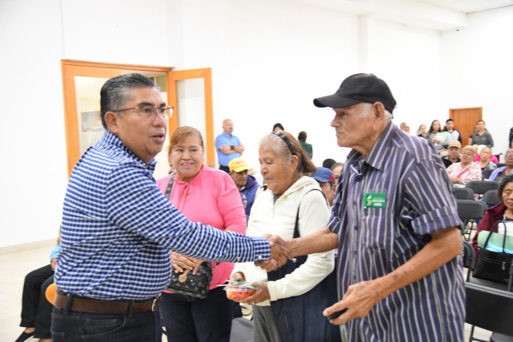 JUAN MANUEL NAVARRO REAFIRMA RESPALDO Y CERCANÍA A POBLACIÓN ADULTA MAYOR