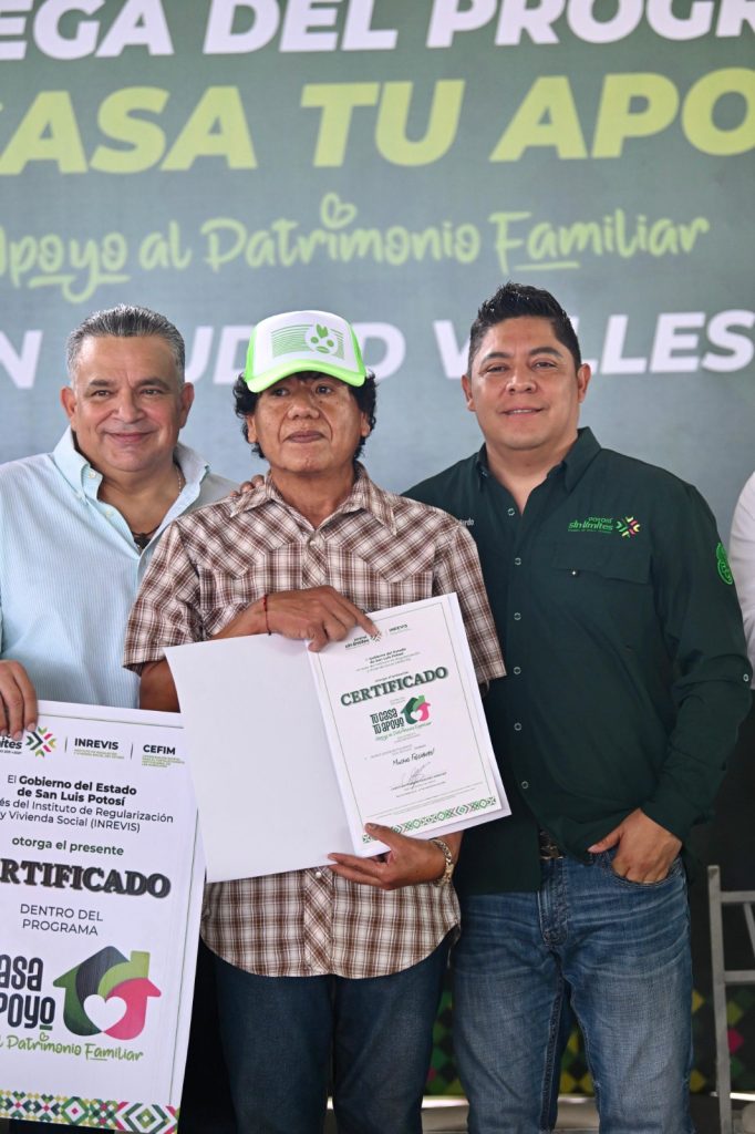 RICARDO GALLARDO ENTREGA 3 MIL LOTES GRATUITOS A FAMILIAS EN CIUDAD VALLES