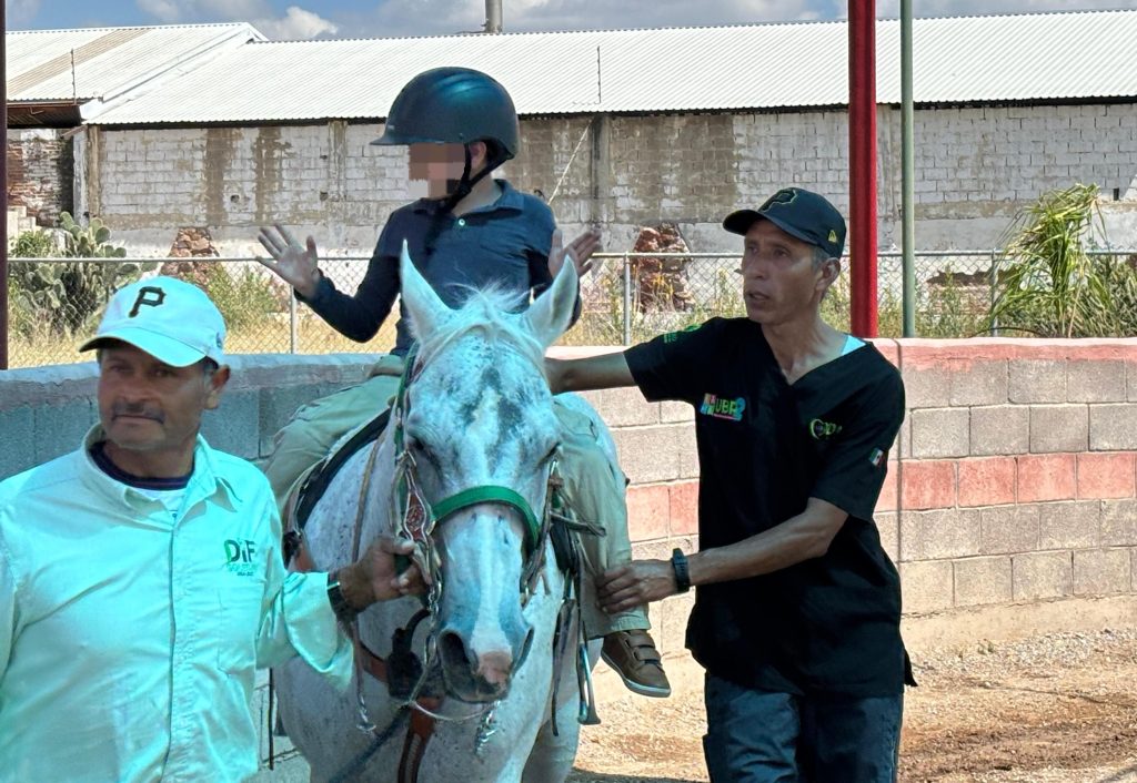 DIF MUNICIPAL DE SOLEDAD EXTIENDE SERVICIO DE EQUINOTERAPIA PARA POBLACIÓN INFANTIL