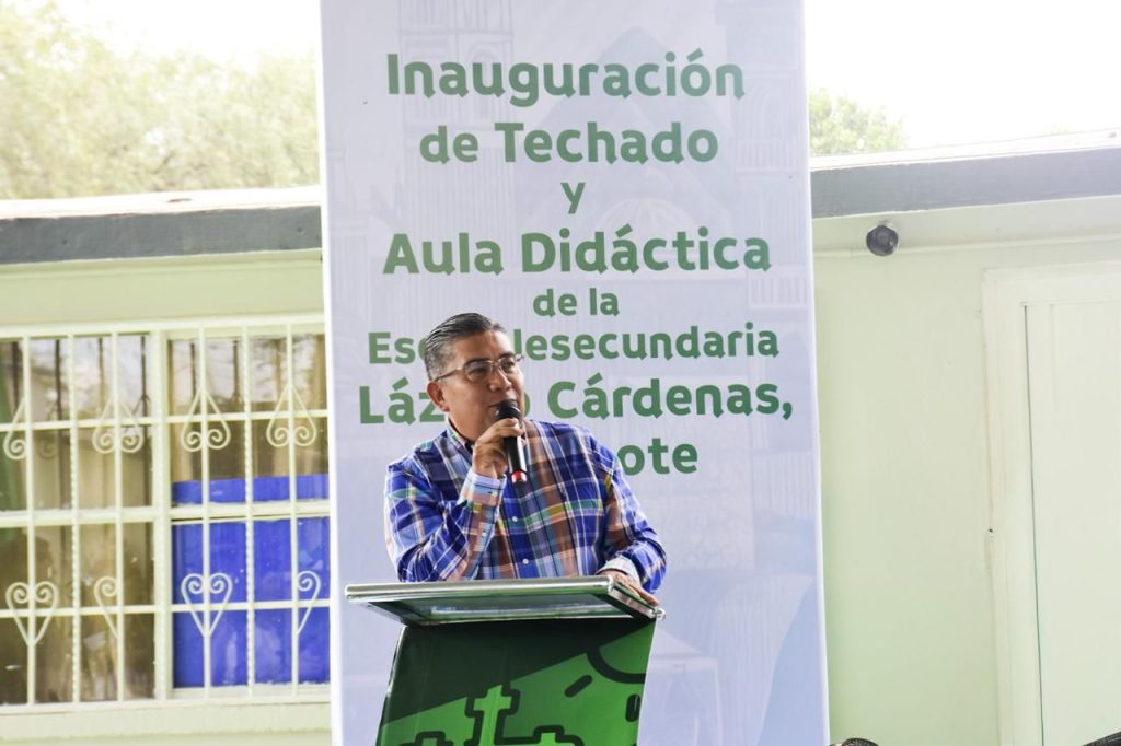 ALCALDE NAVARRO MUÑIZ ENTREGA INFRAESTRUCTURA EDUCATIVA A TELESECUNDARIA EN EL ZAPOTE
