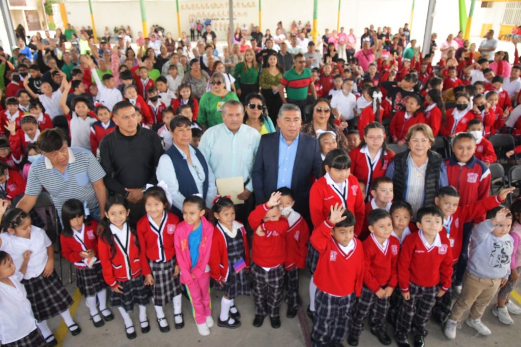 ESTUDIANTES YA NO SUFRIRÁN INCLEMENCIAS DEL CLIMA: COMUNIDAD ESCOLAR DE SOLEDAD AGRADECE APOYO MUNICIPAL POR NUEVO TECHADO