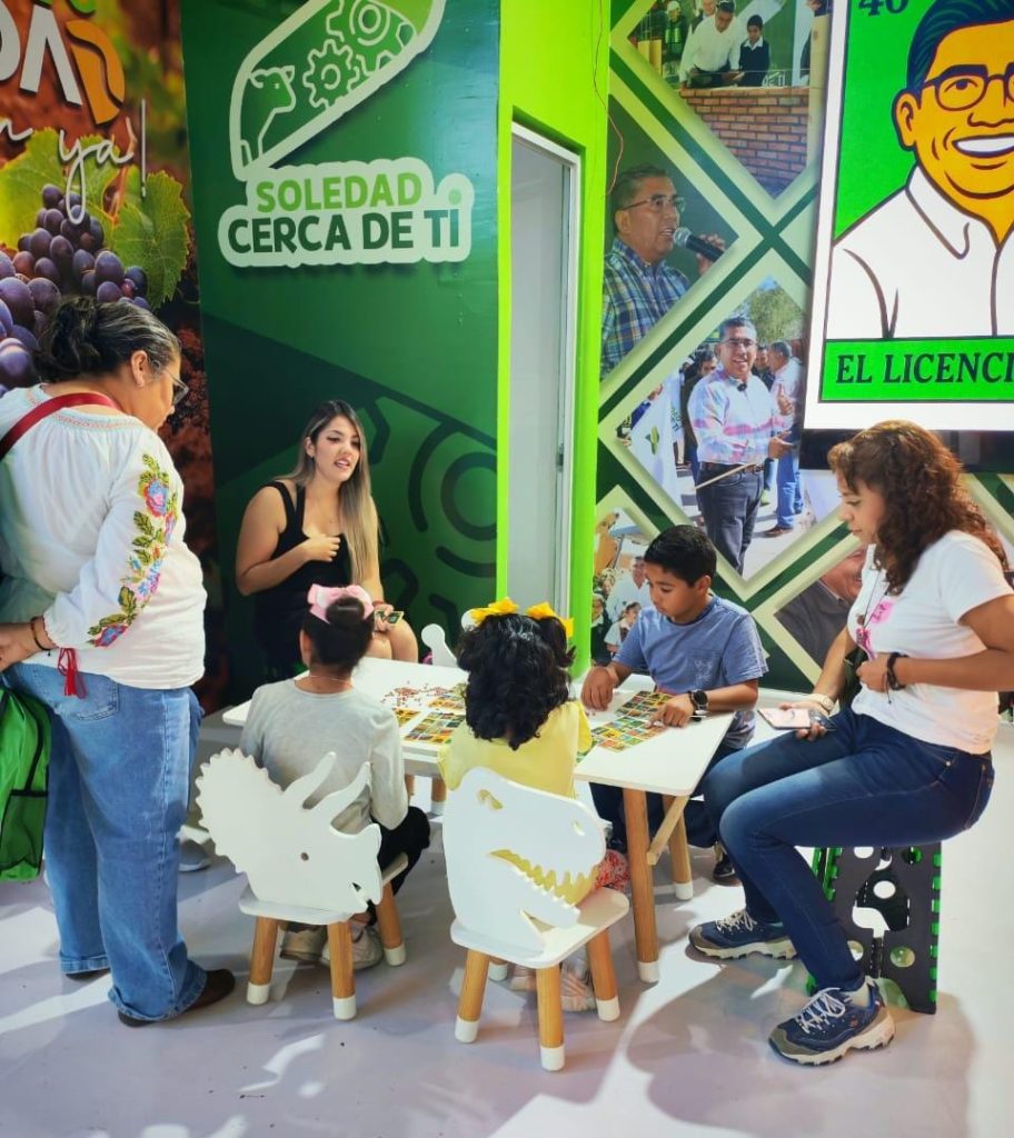 SOLEDAD DE G. S. CAUTIVÓ EN LA FENAPO CON UN STAND QUE CONQUISTÓ A VISITANTES DE MÉXICO Y EL MUNDO