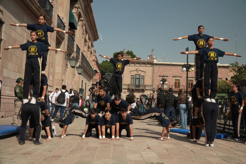 SEGE ENALTECE VALORES REVOLUCIONARIOS EN DESFILE CONMEMORATIVO