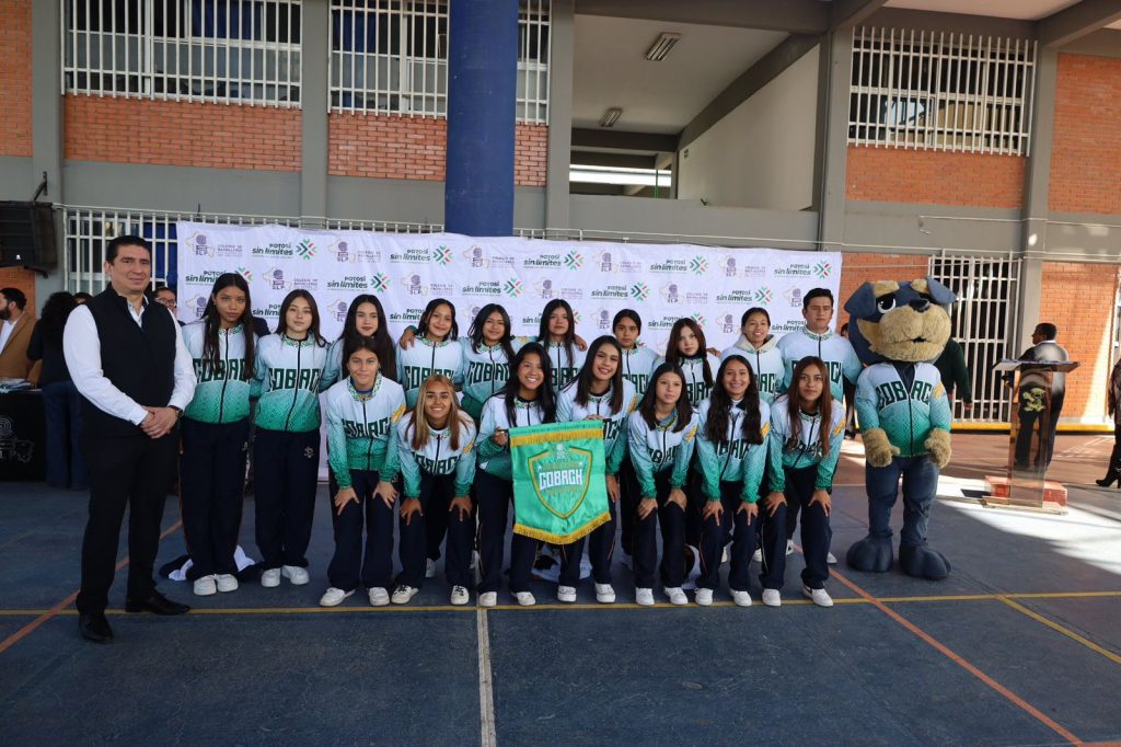 GOBIERNO ESTATAL ABANDERA A LA DELEGACIÓN DEPORTIVA POTOSINA DEL COBACH