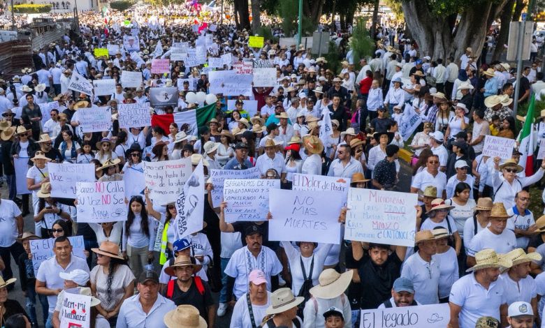 Más de 60.000 personas se manifiestan en Uruapan tras el asesinato del alcalde Carlos Manzo