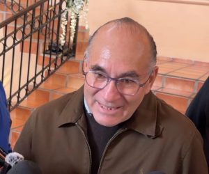 Galindo evade transparentar el costo de su viaje a España