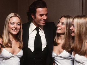 JULIO IGLESIAS IRONICAMENTE PECADOR