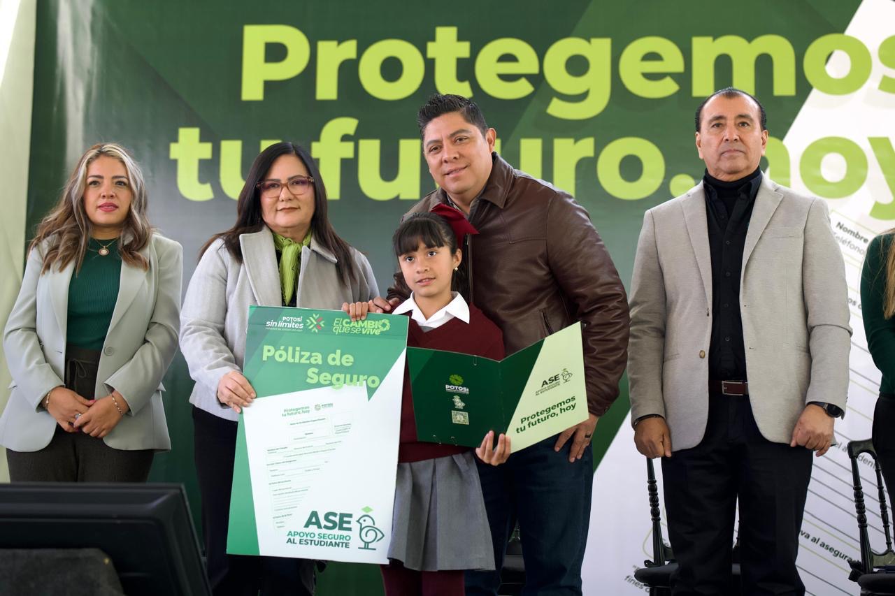 RICARDO GALLARDO LLEVA PROGRAMA “APOYO SEGURO AL ESTUDIANTE” A VILLA DE POZOS