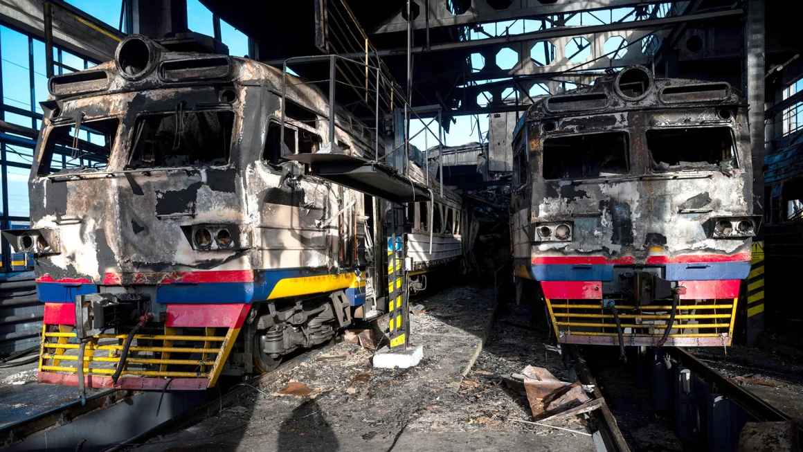 Rusia tiene en la mira otra parte crítica de la infraestructura de Ucrania: sus ferrocarriles