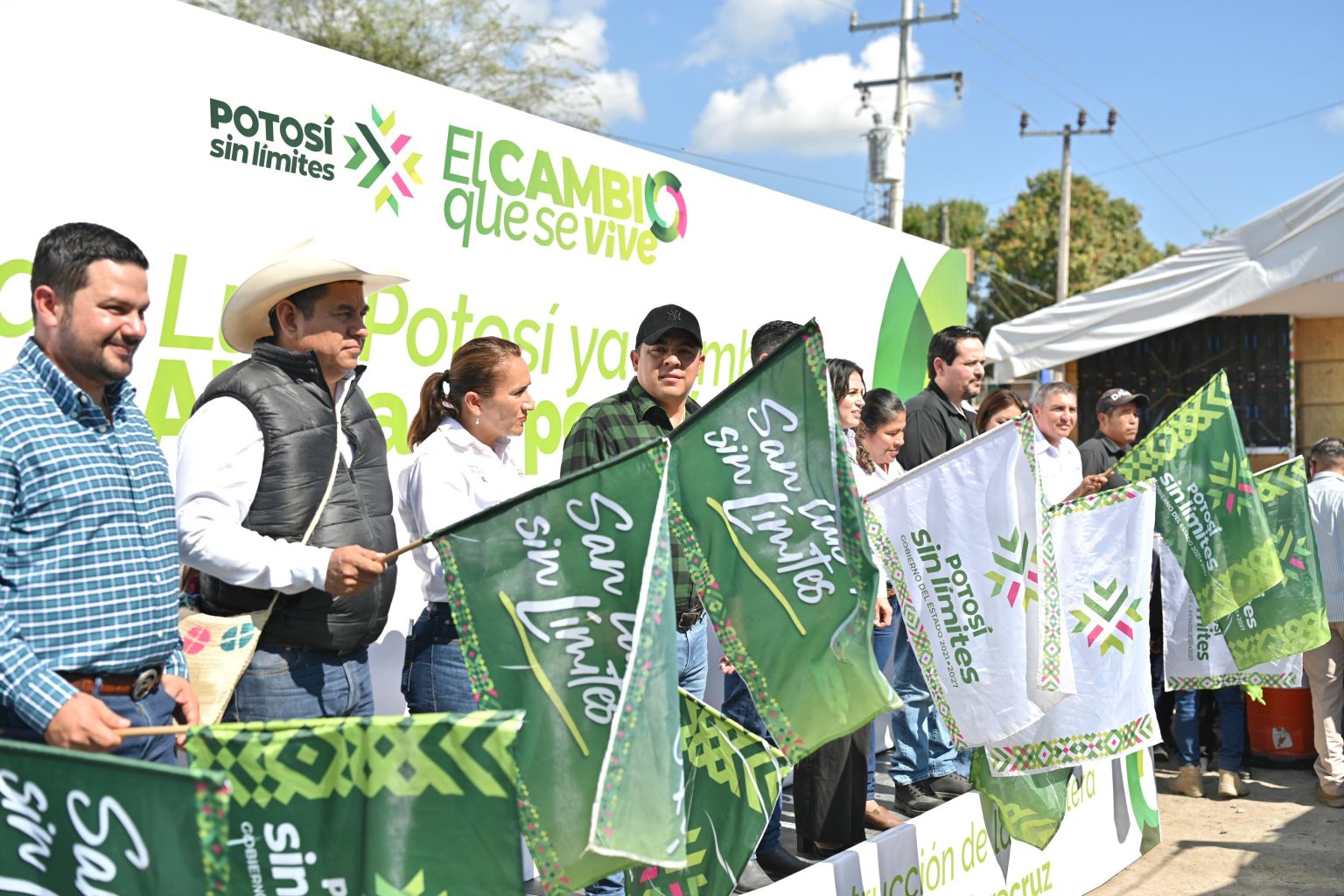 RICARDO GALLARDO RESCATA Y MODERNIZA CARRETERA EL HIGO