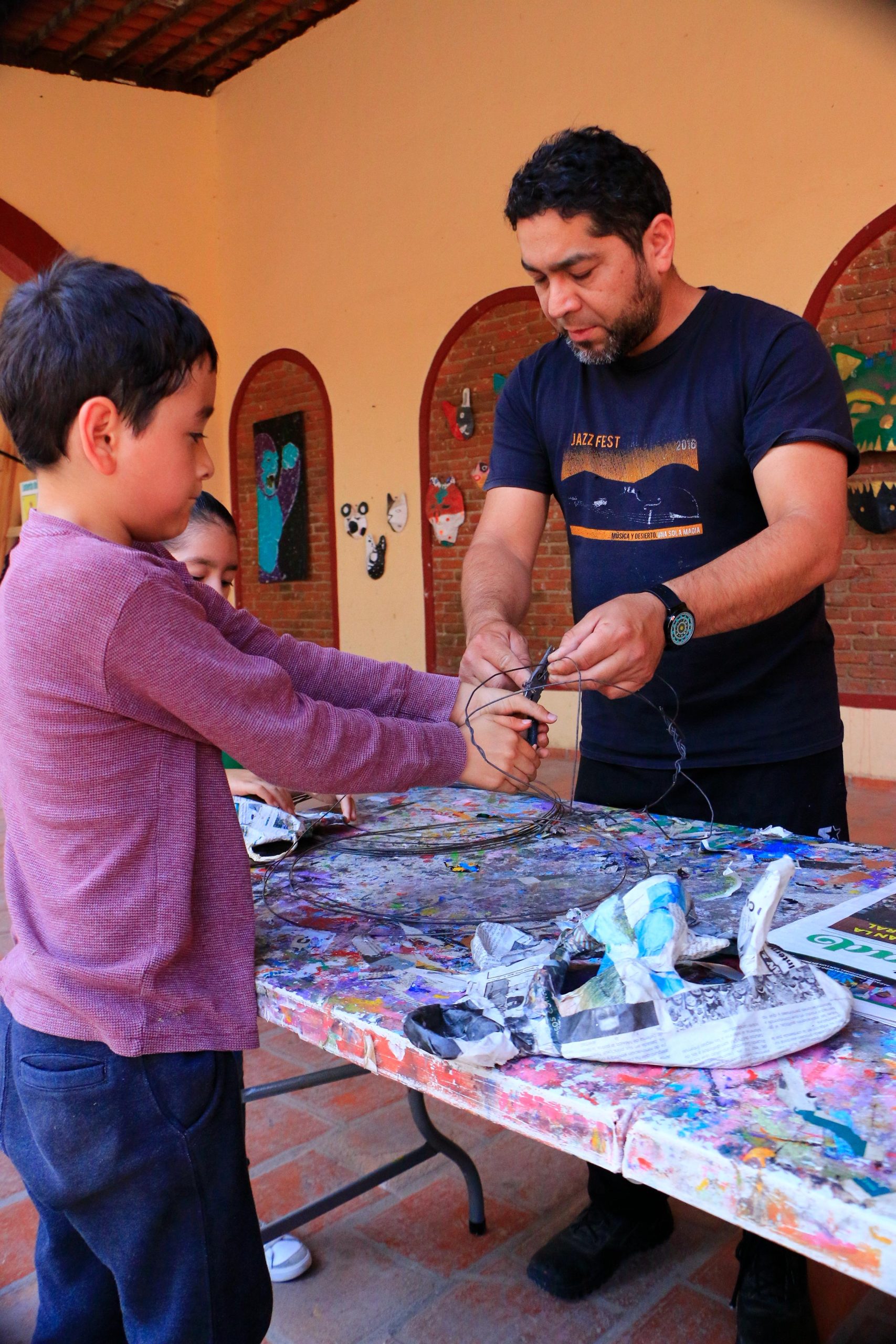 IMPULSAN EL ARTE Y LA CREATIVIDAD EN LA NIÑEZ DE VILLA DE POZOS