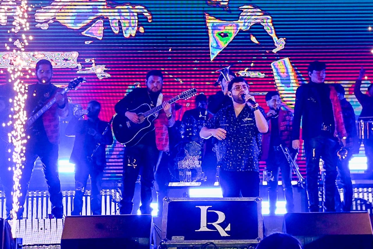 LUIS R CONRIQUEZ ESCRIBE ESPECTACULAR, PRENDIDA Y MULTITUDINARIA NOCHE EN LA FENAE